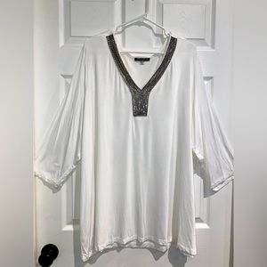 PLUS SIZE WHITE 3/4 SLEEVE TUNIC W/ BEADING